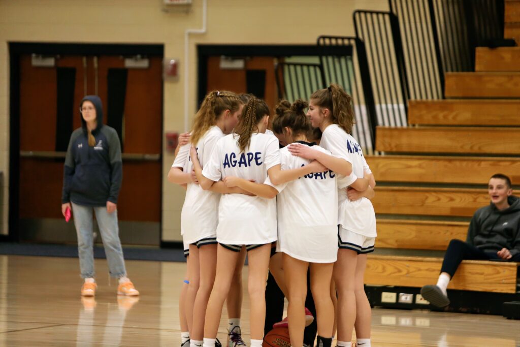 girls volleyball huddle